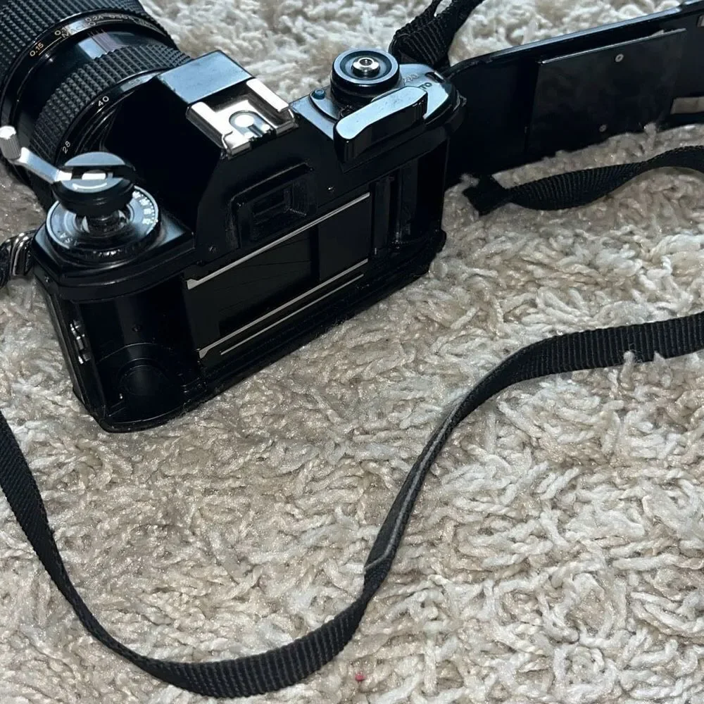 Vintage Nikon EM, interchangeable lenses, 35mm Single SLR F = 28–70 MM Marco Len